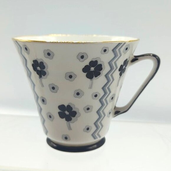 Royal Grafton Teacup & Saucer Fine Bone China Made in England Floral Gold Trim - Picture 3 of 8